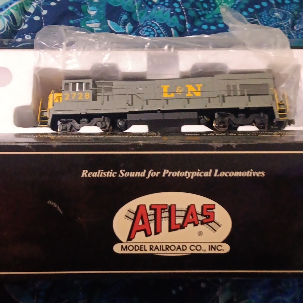 Atlas L&N Gray Locomotive Model